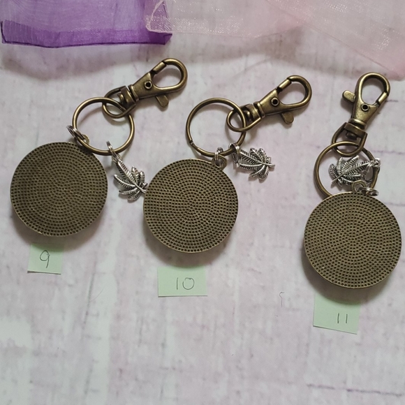 Handmade Weed Leaf Keychains - Picture 5 of 7
